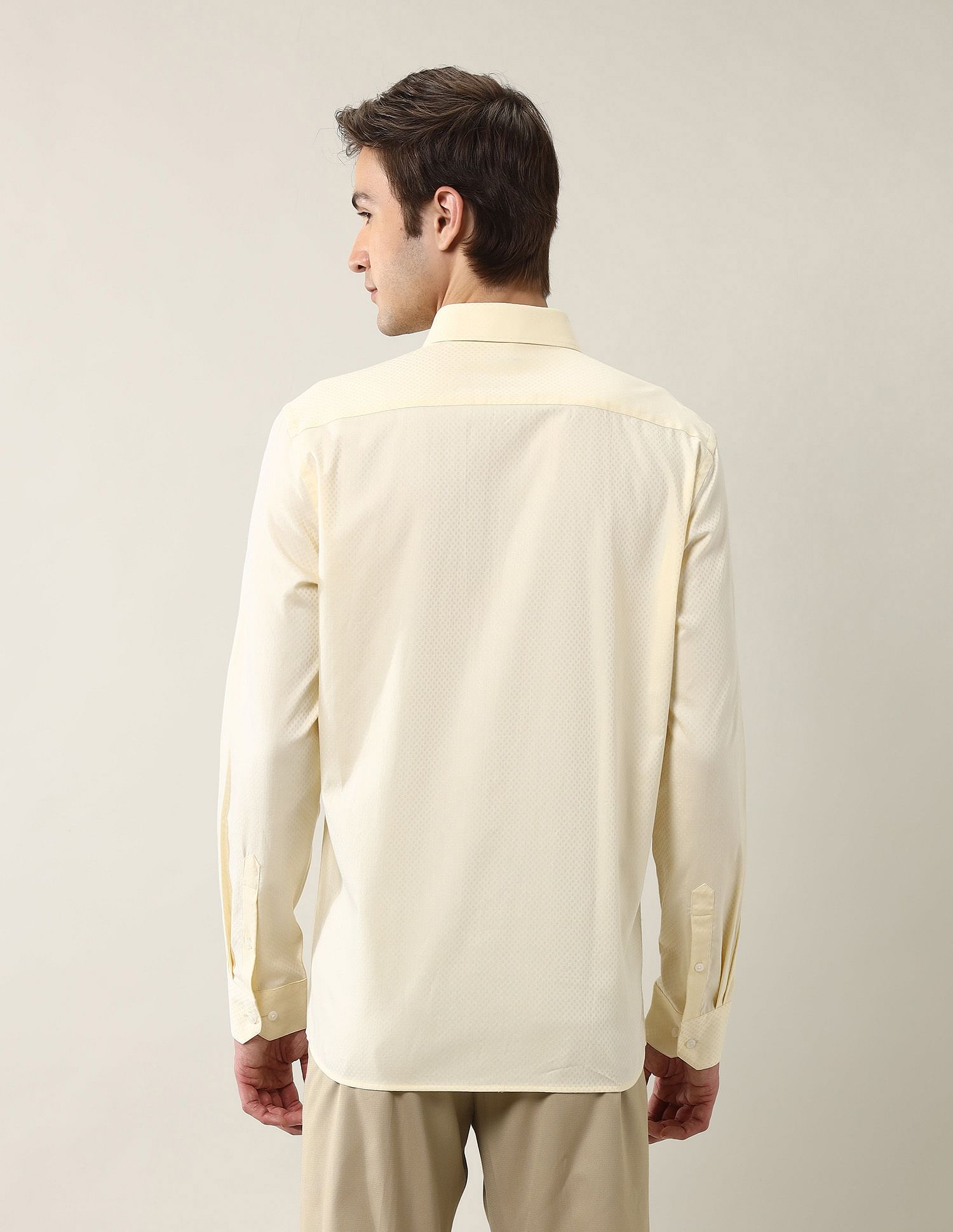Arrow Textured Manhattan Slim Fit Ceremonial Shirt