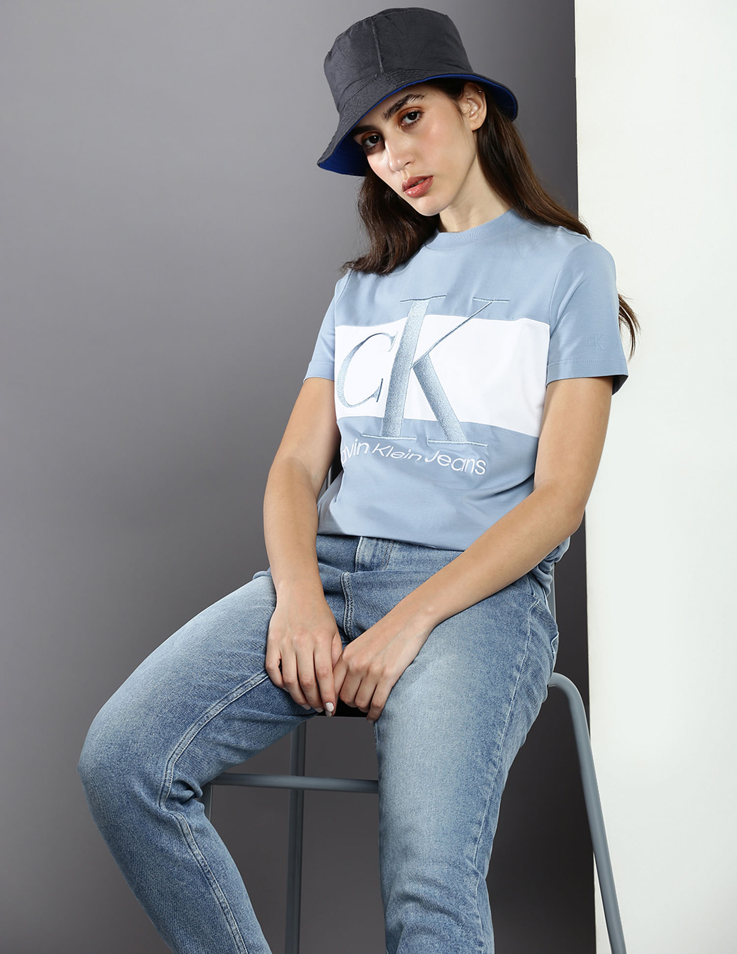 Buy Calvin Klein Women Women White Short Sleeve Logo T-Shirt - NNNOW.com