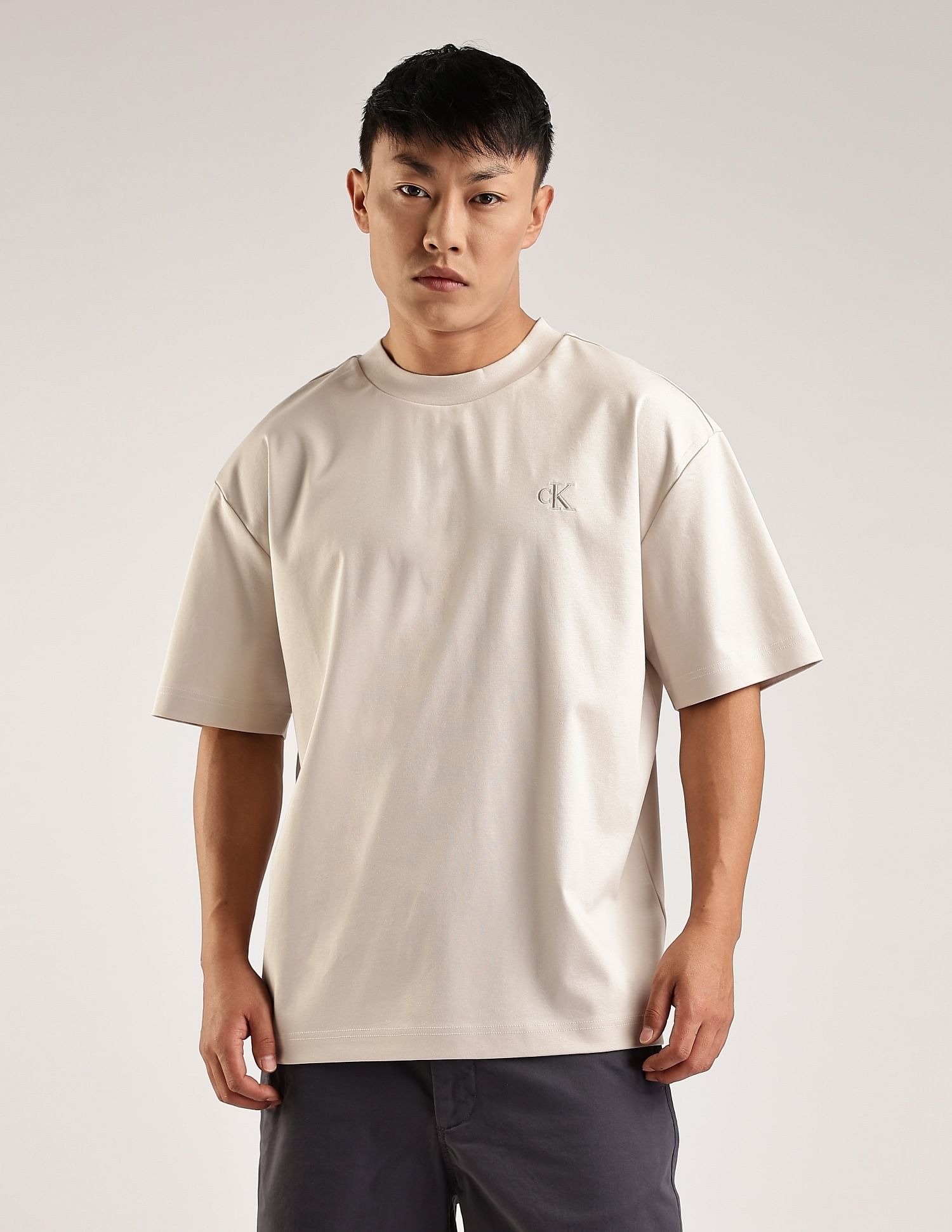 Calvin Klein Jeans Logo Regular-Fit Cotton T-Shirt