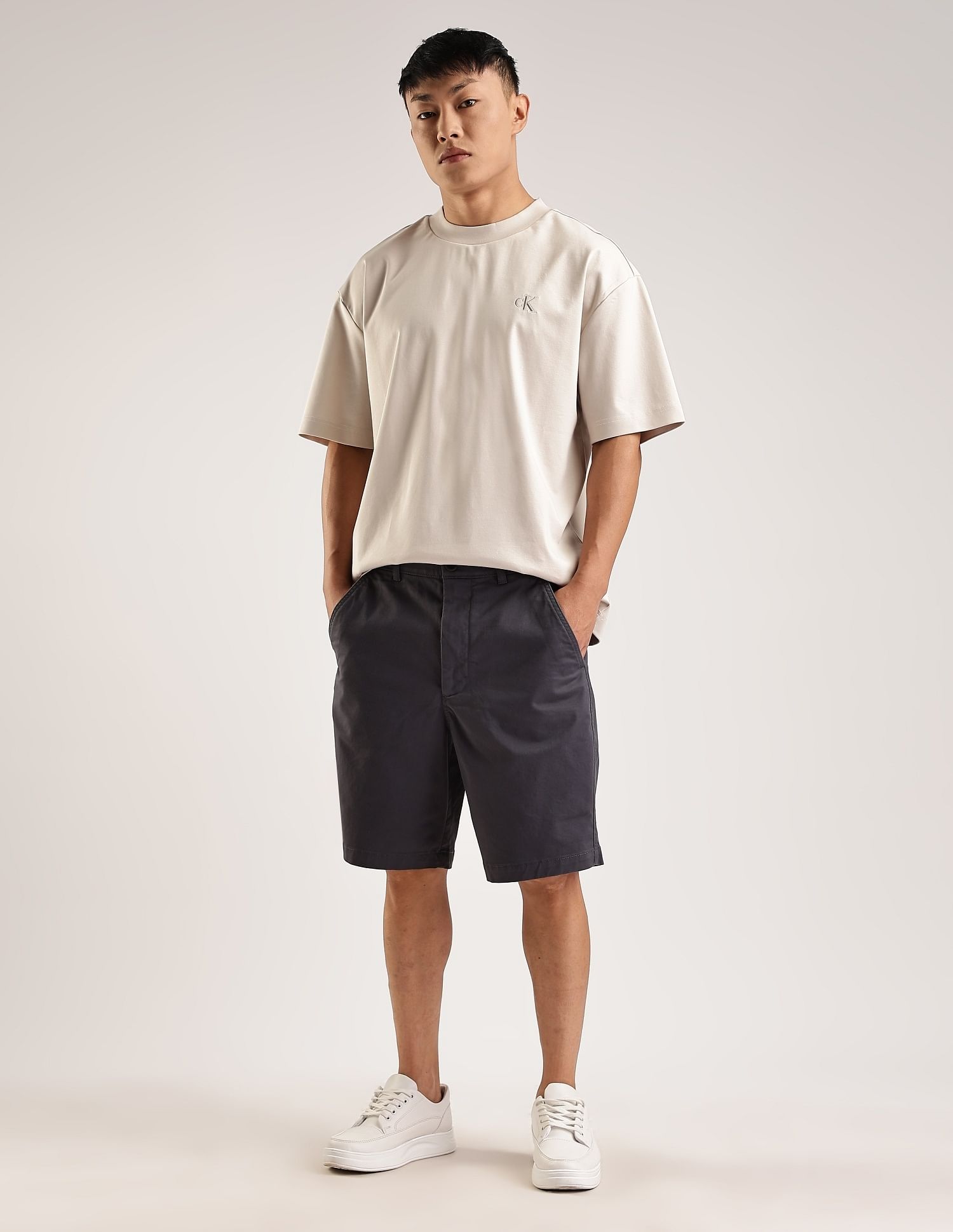 Calvin Klein Jeans Logo Regular-Fit Cotton T-Shirt