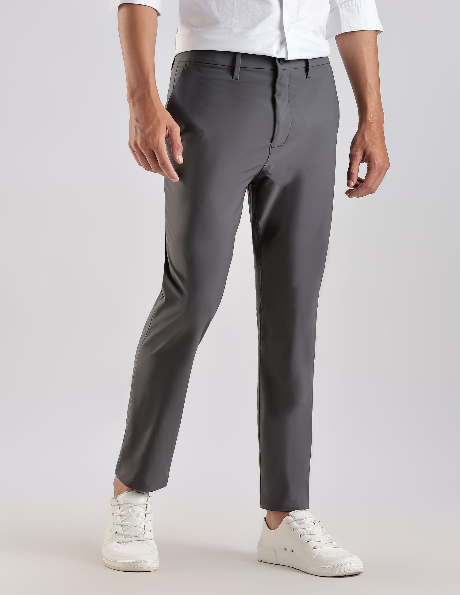 Calvin Klein Jeans Slim Fit Solid Mid Rise Trouser