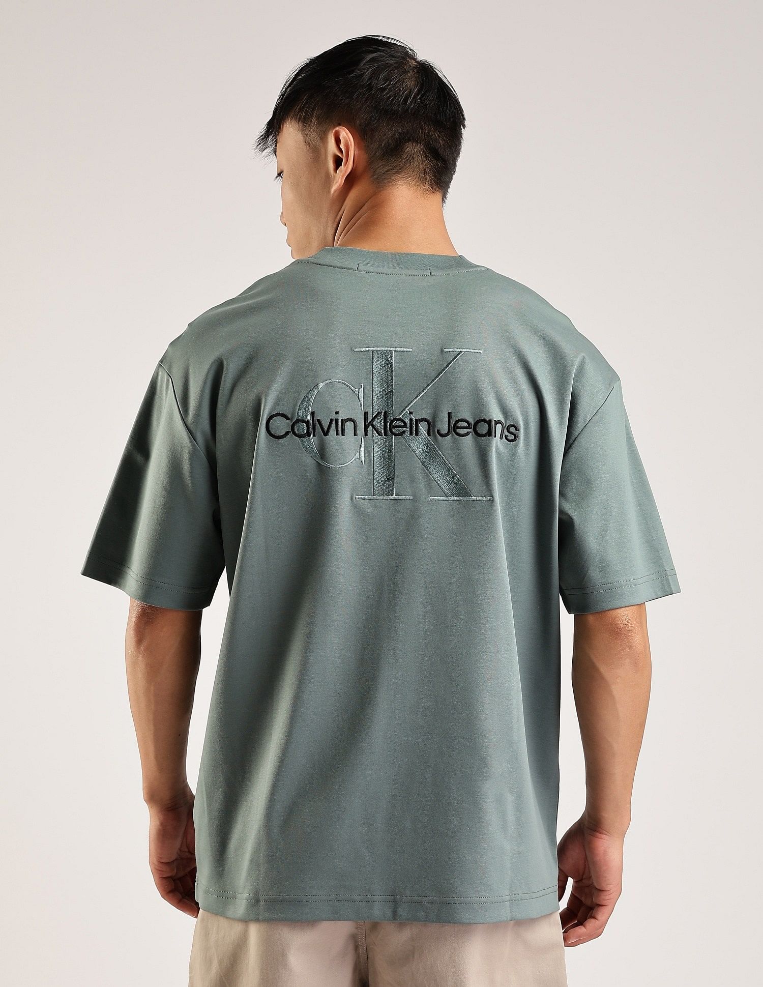 Calvin Klein Jeans Logo Regular-Fit Cotton T-Shirt