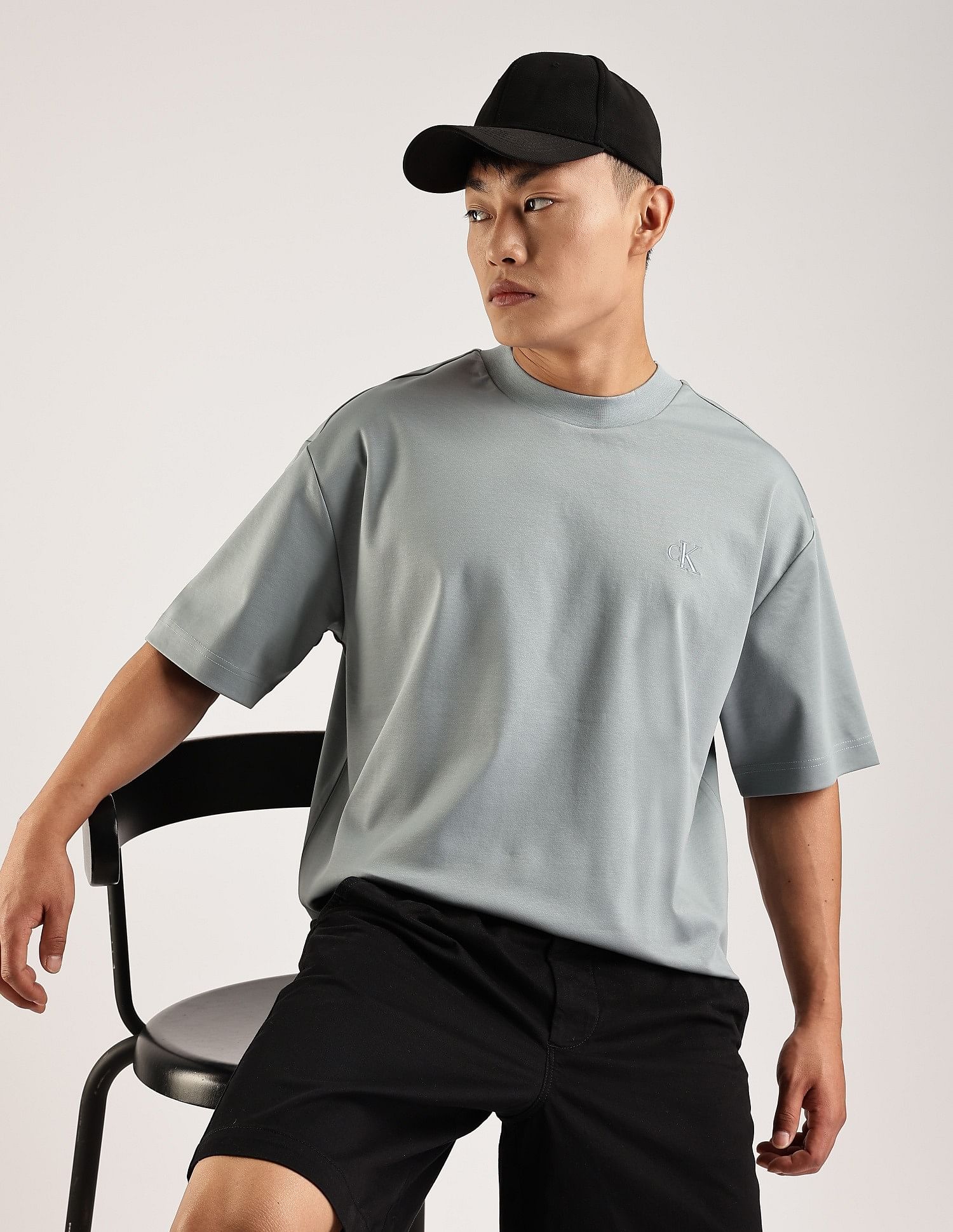 Calvin Klein Jeans Logo Regular-Fit Cotton T-Shirt