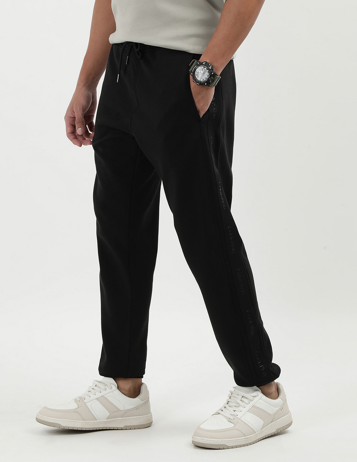 Calvin Klein Jeans Regular Fit Solid Joggers