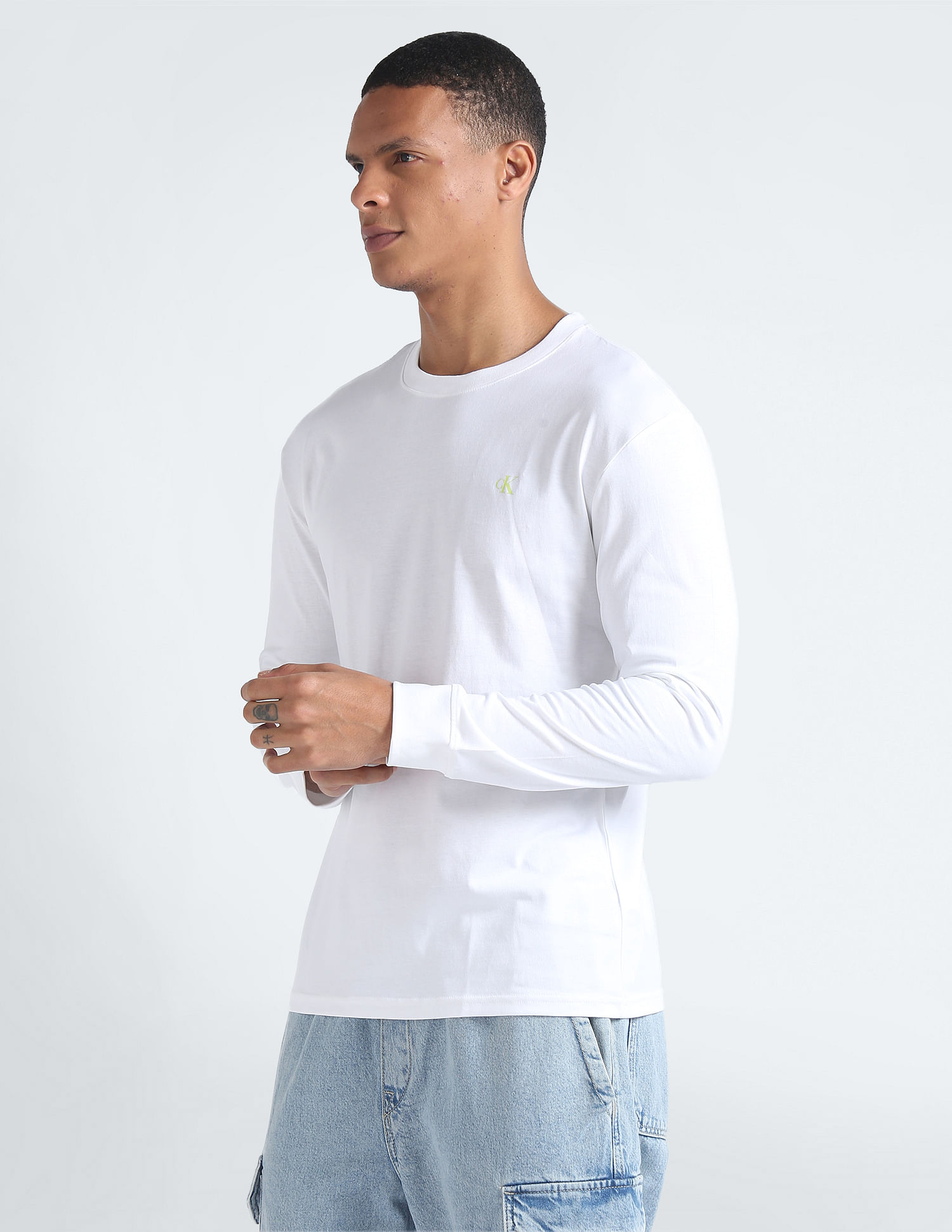 【CK JEAN】RELAX FIT INSTITUTIONAL LOGO LONG SLEEVE T-SHIRT Institutional Long Sleeve Tee | natural | Calvin Klein Hong Kong