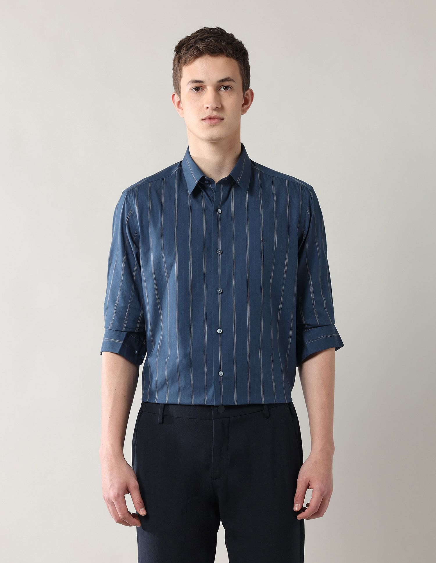 Arrow Newyork Vertical Striped Manhattan Slim Fit Shirt