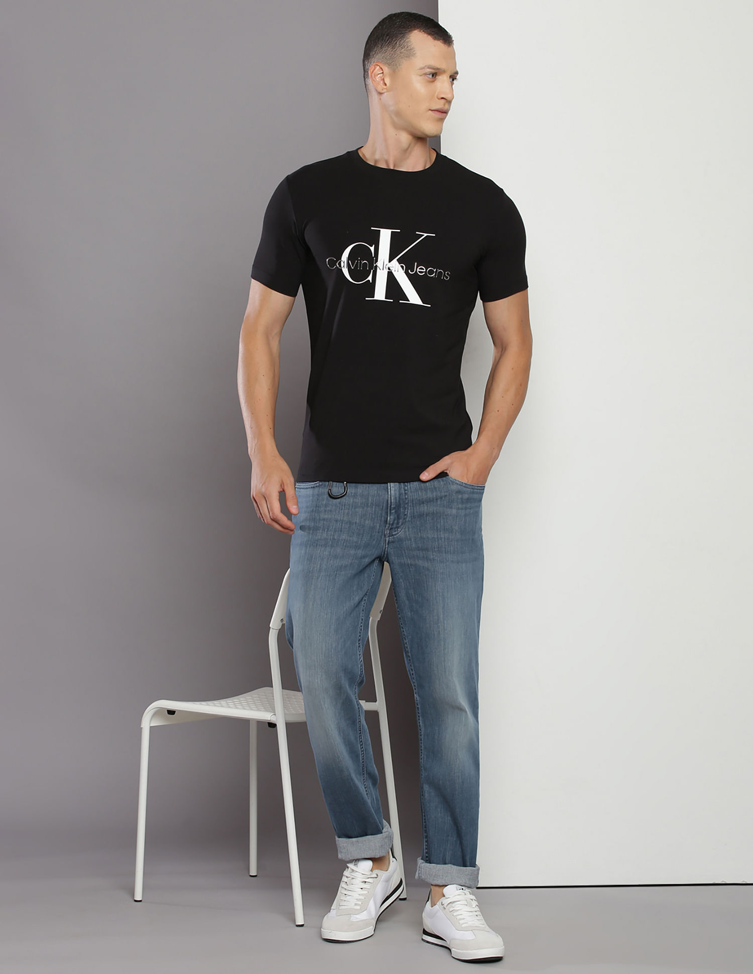 ロウン着用!【 】Regular Fit Monogram Logo T-Shirt Calvin Klein - Brandclub - Calvin Klein Men's Relaxed Fit