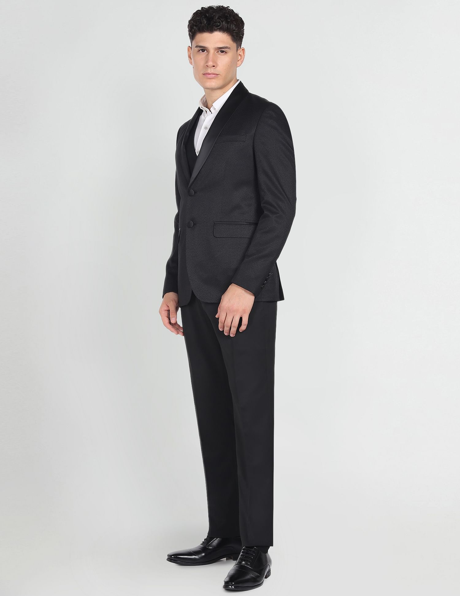 Arrow Tailored Regular Fit Three Piece Suit