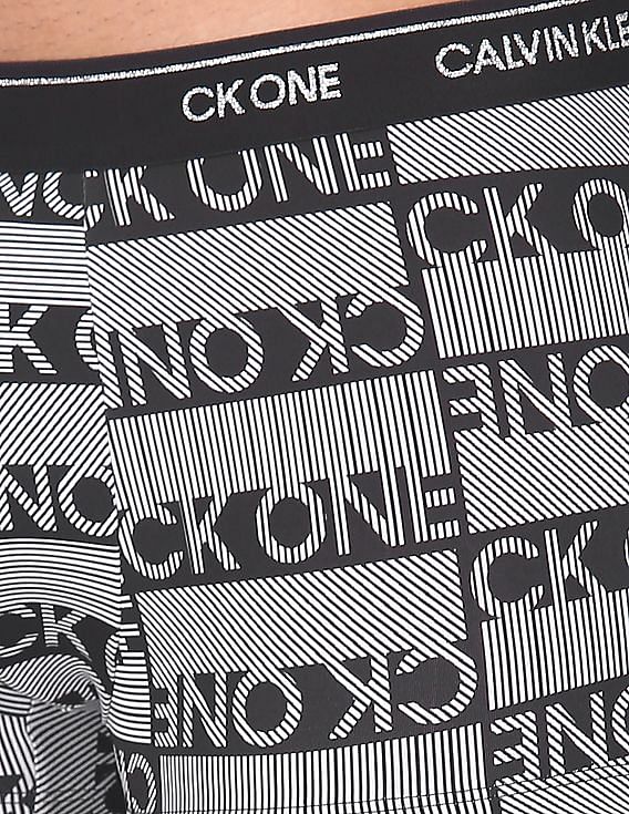 Calvin Klein Underwear Men Black Elasticized Brand Waist Brand Print  Trunks