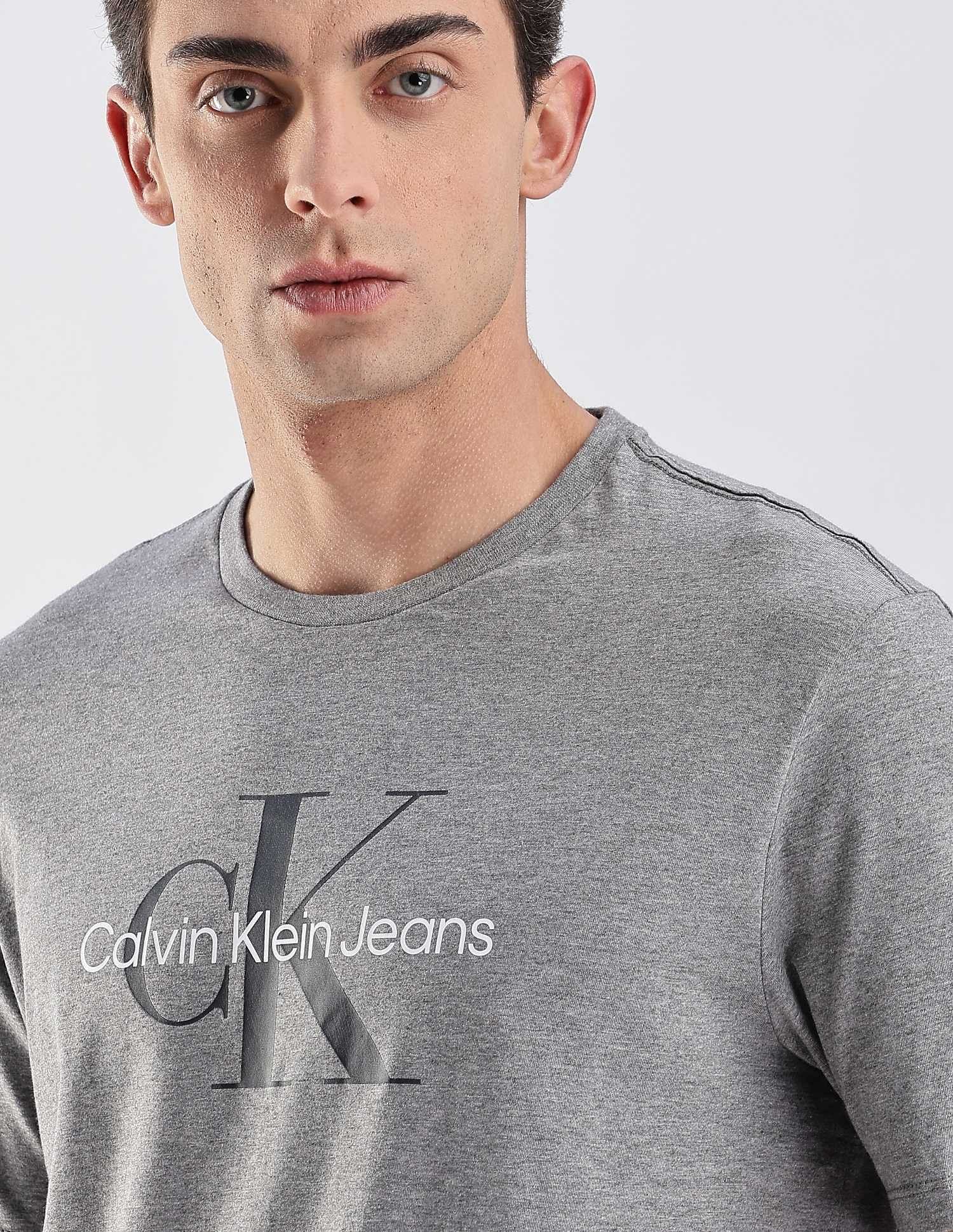 Calvin Klein Jeans Regular-Fit Logo Cotton T-Shirt