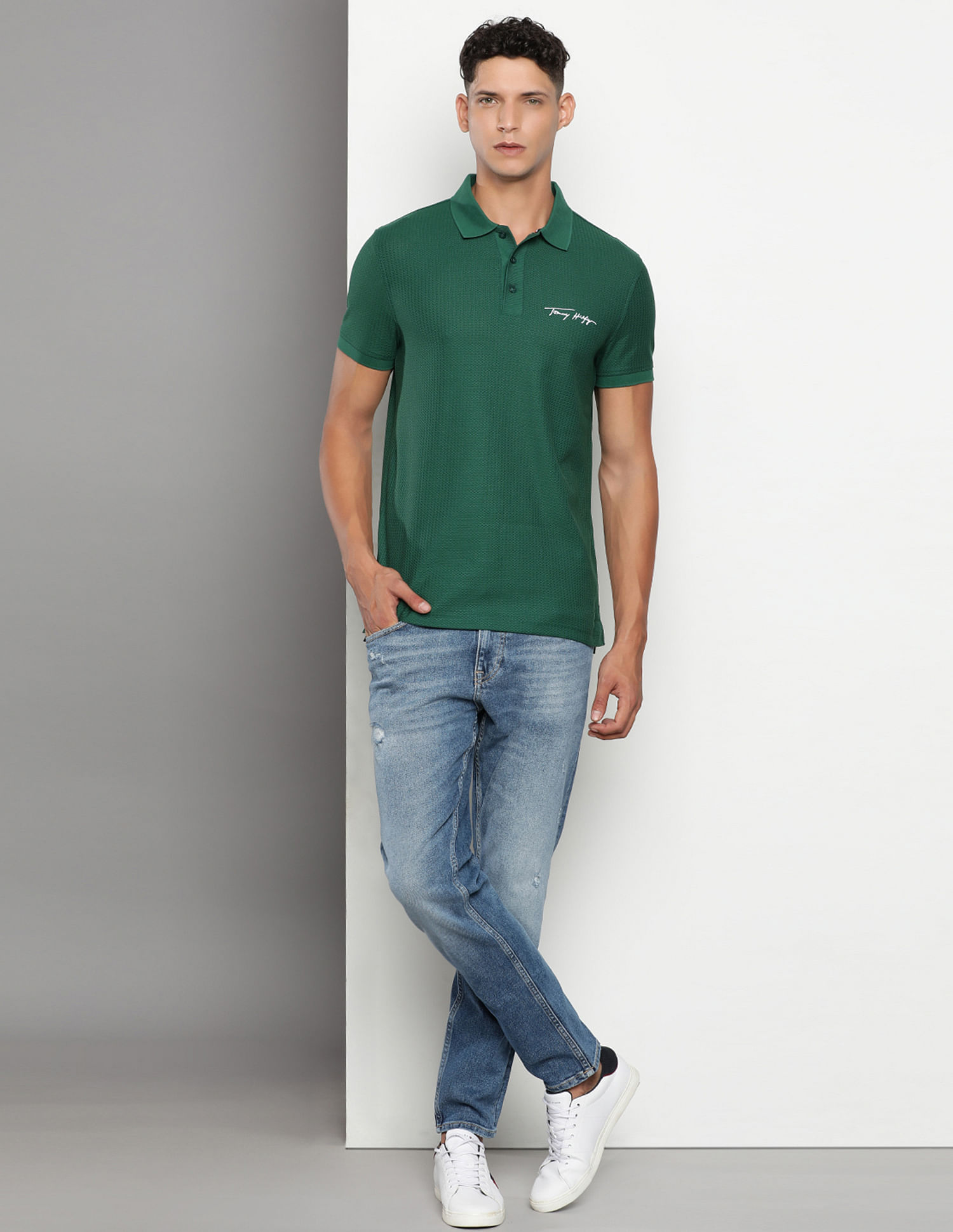 Tommy Hilfiger Austin Slim Tapered Fit Distressed Jeans