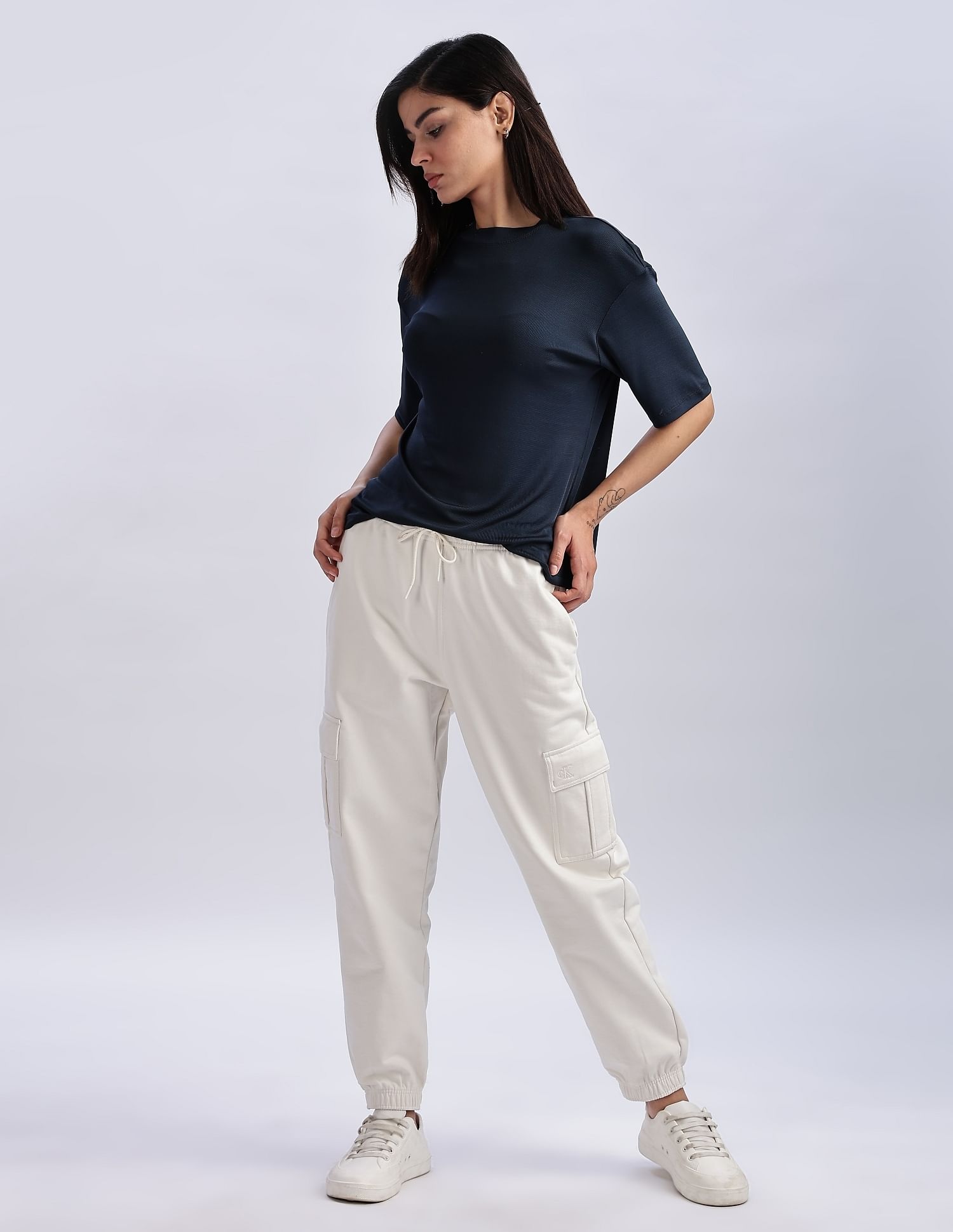Calvin Klein Jeans Regular-Fit Solid Mid Rise Trouser