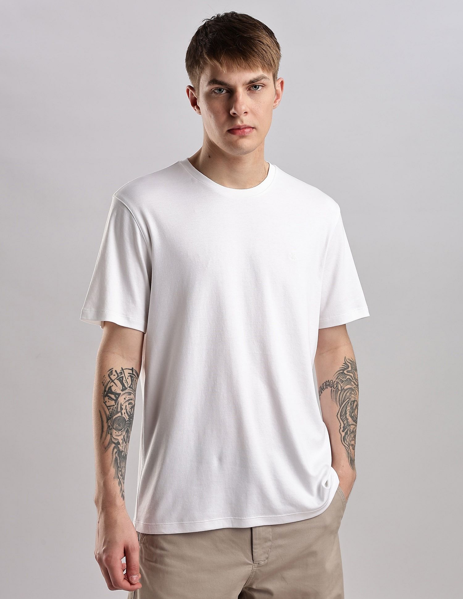 Calvin Klein Jeans Mens White Solid T-Shirts