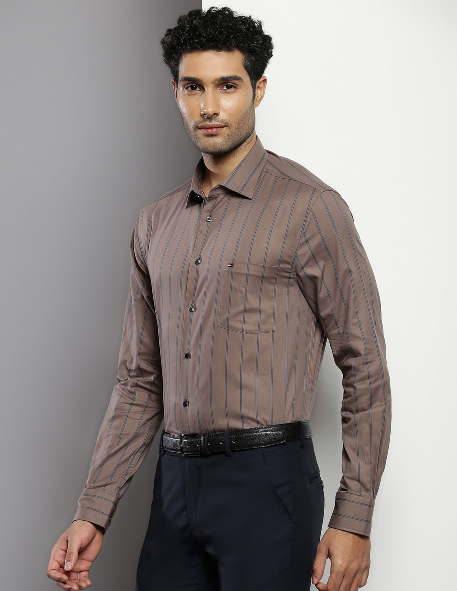 Tommy Hilfiger Cutaway Collar Twill Shirt