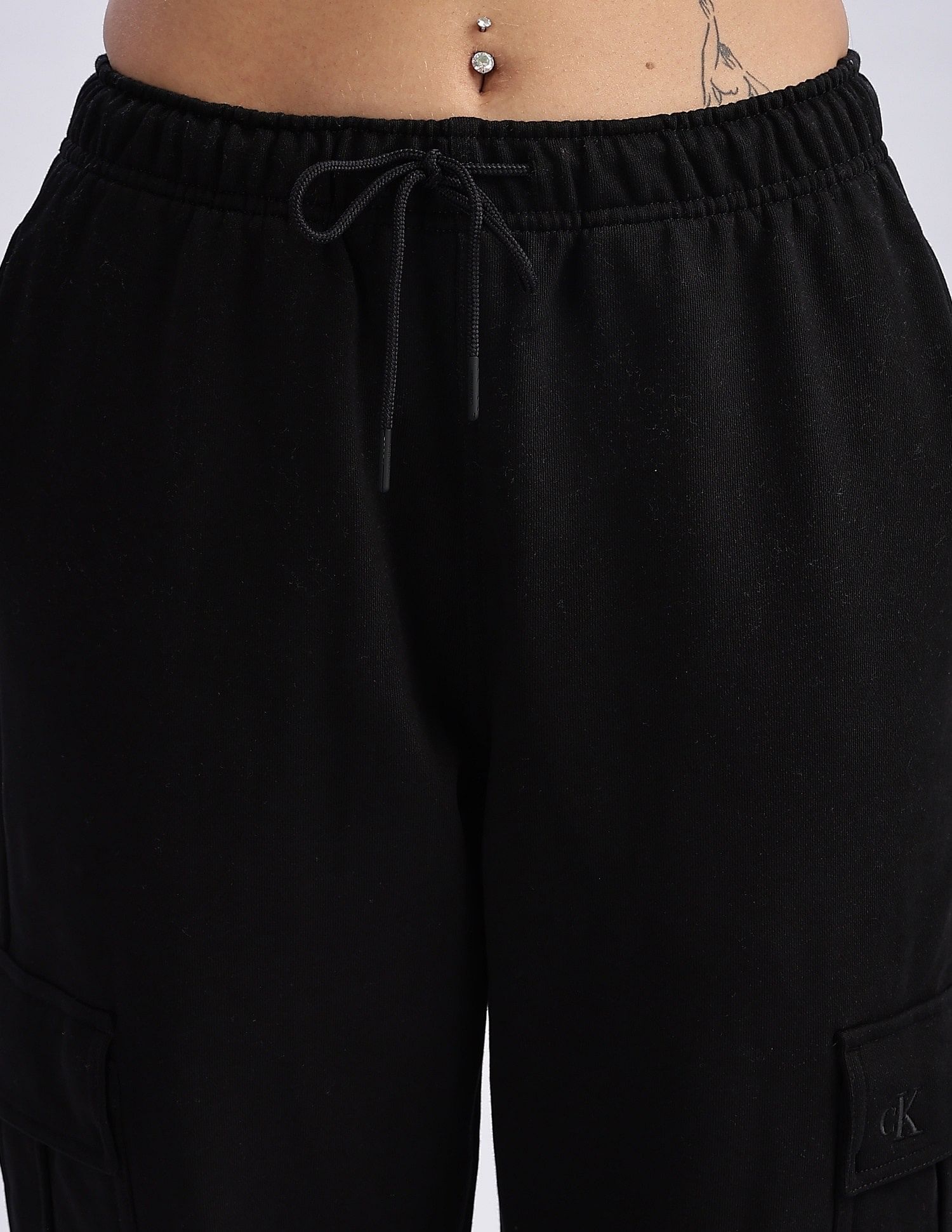 Calvin Klein Jeans Regular-Fit Solid Mid Rise Joggers