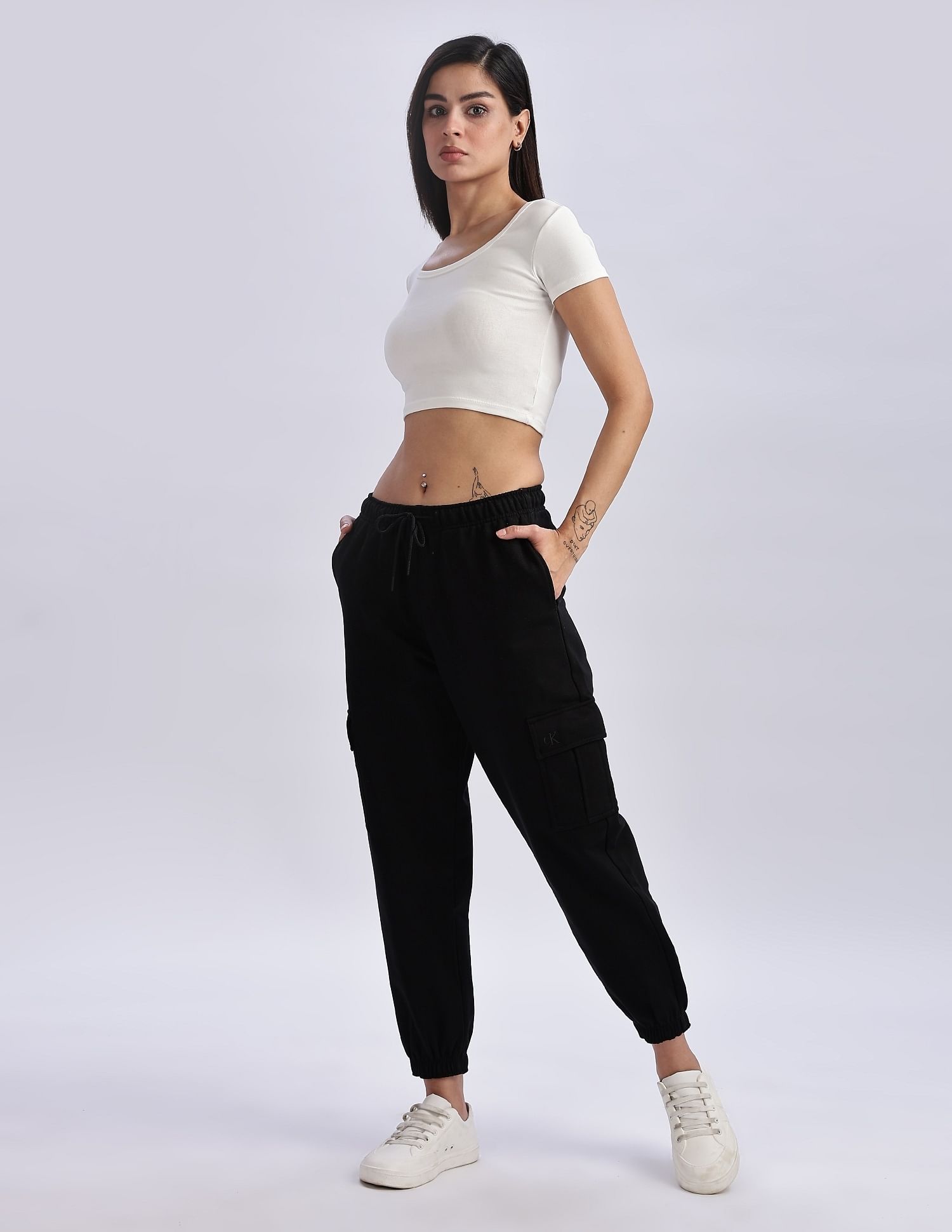 Calvin Klein Jeans Regular-Fit Solid Mid Rise Joggers