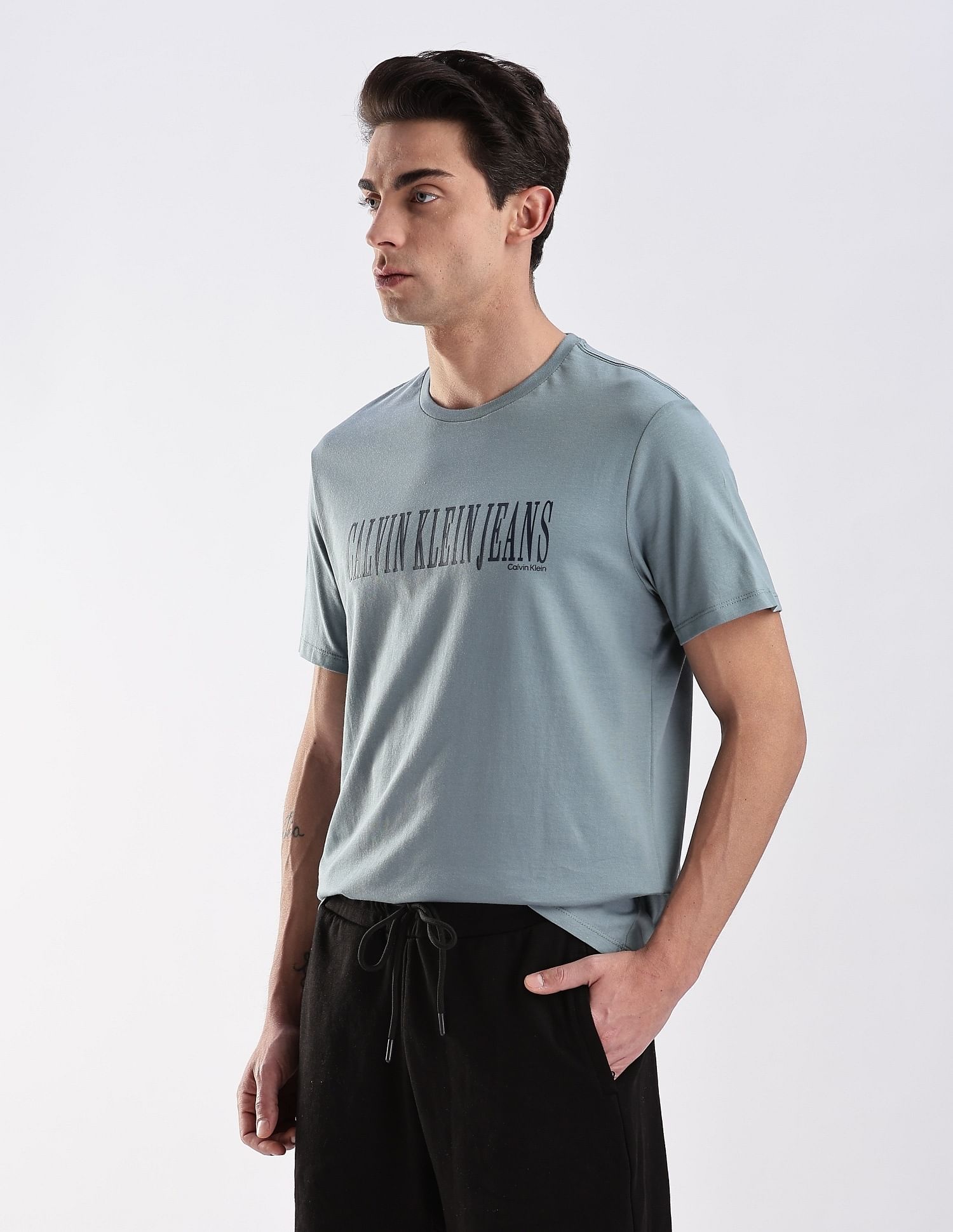 Calvin Klein Jeans Regular-Fit Logo Cotton T-Shirt