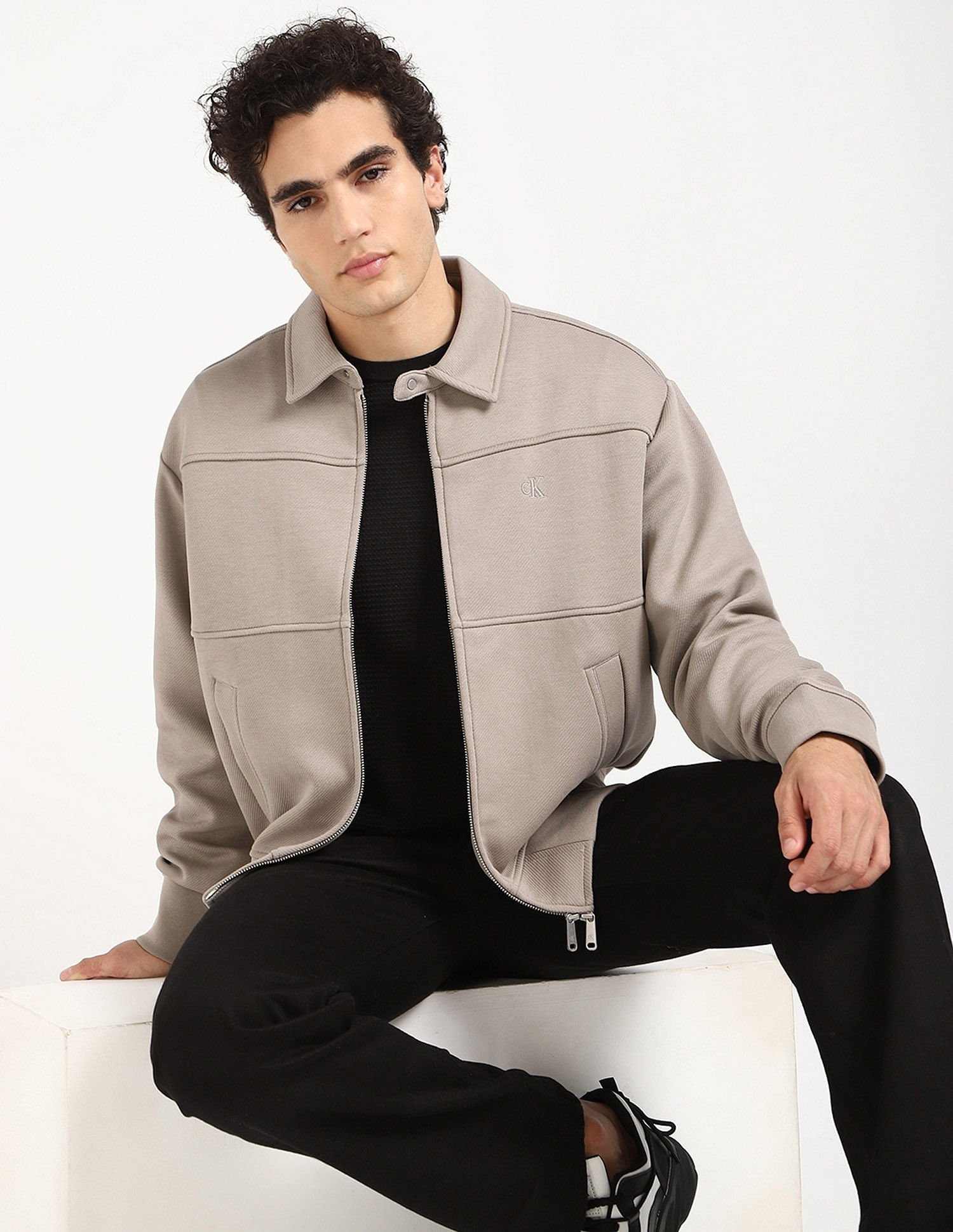 Calvin Klein Jeans Solid Relaxed-Fit Cotton Sweatshirt