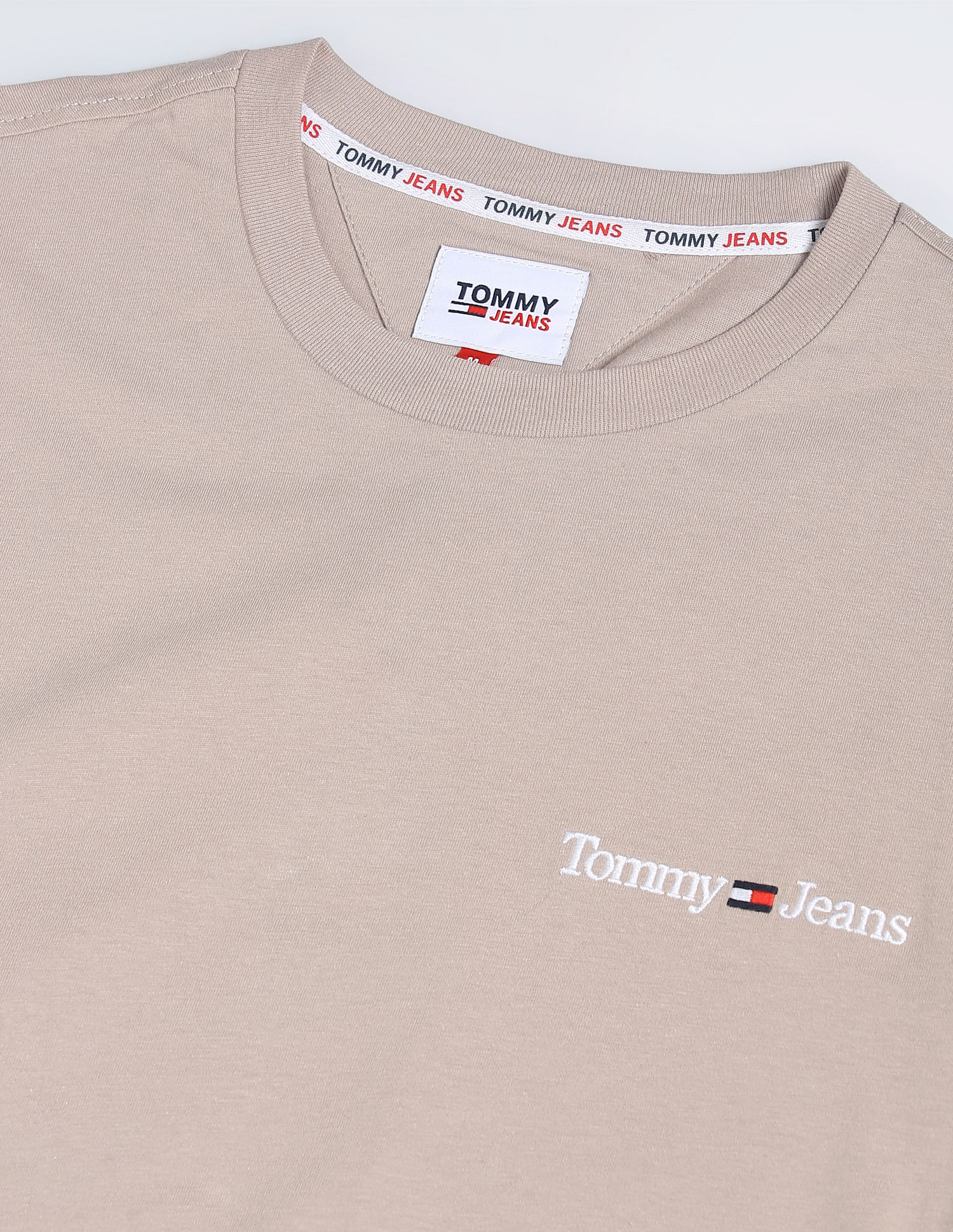 Tommy jeans discount badge t shirt