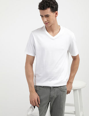 Calvin Klein Jeans Refined Solid Liquid V-Neck T-Shirt