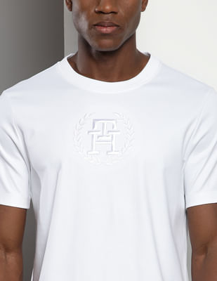 トップス 700FILL Embroidered Biofuel Logo T XL Buy Tommy Hilfiger Sustainable Embroidered Laurel T-Shirt