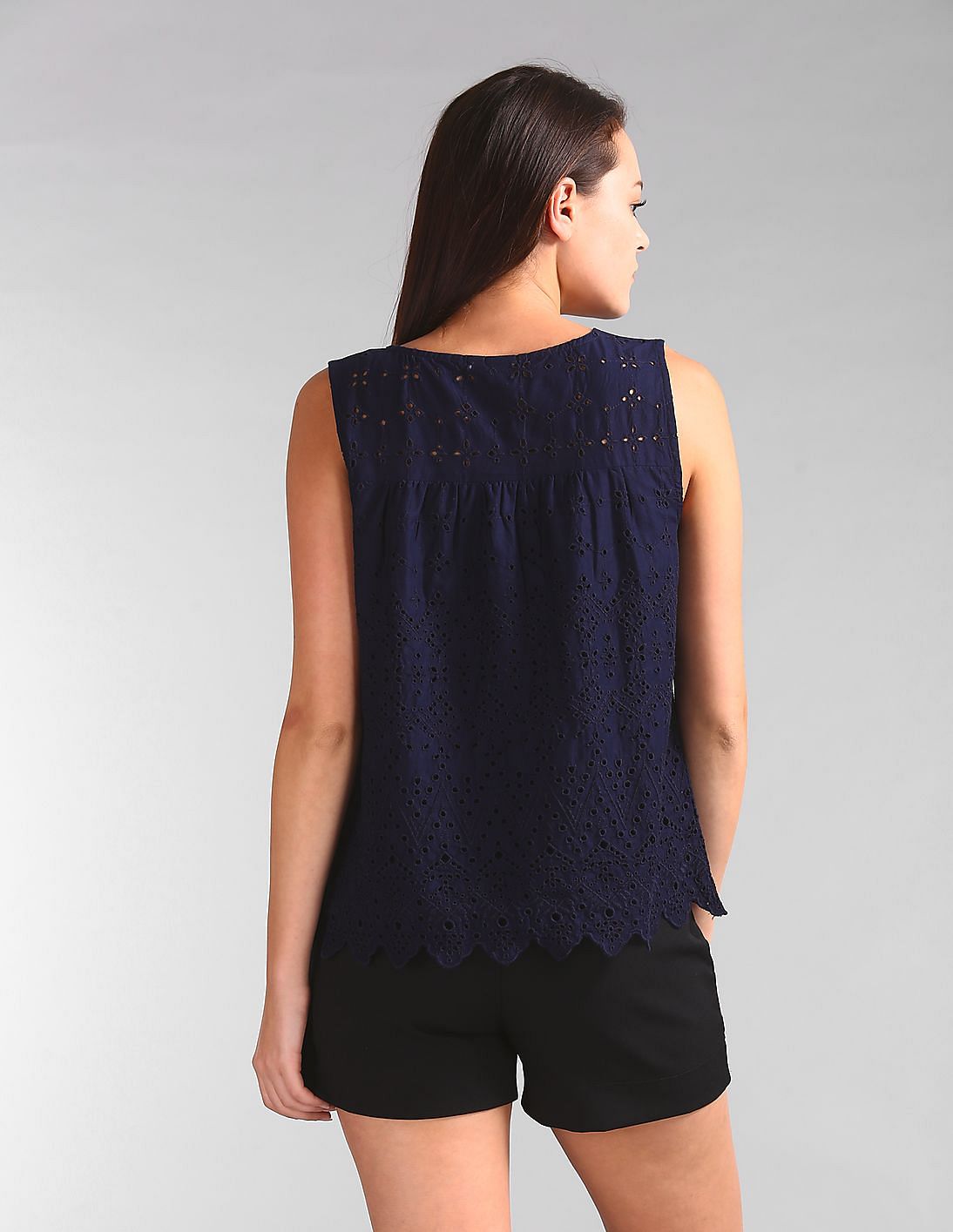 Buy GAP Women Blue Sleeveless Eyelet Tank - NNNOW.com